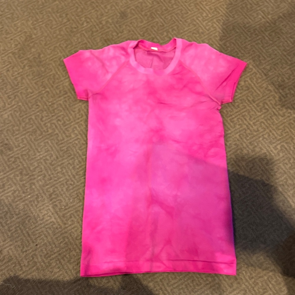 lululemon athletica Tie-Dye Pink Short Sleeve Top